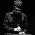 Foto von Florian Hecher auf schwarzem Hintergrund